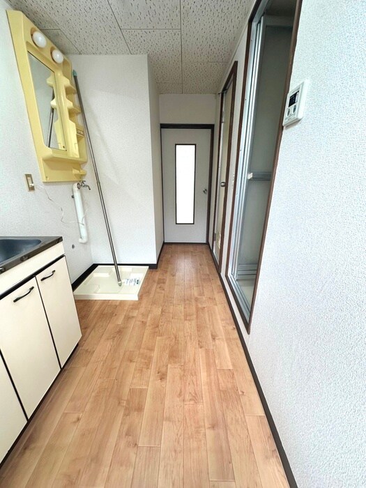 物件内観写真16　(廊下)