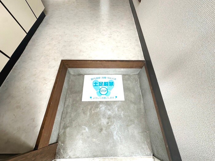 物件内観写真17　(玄関)