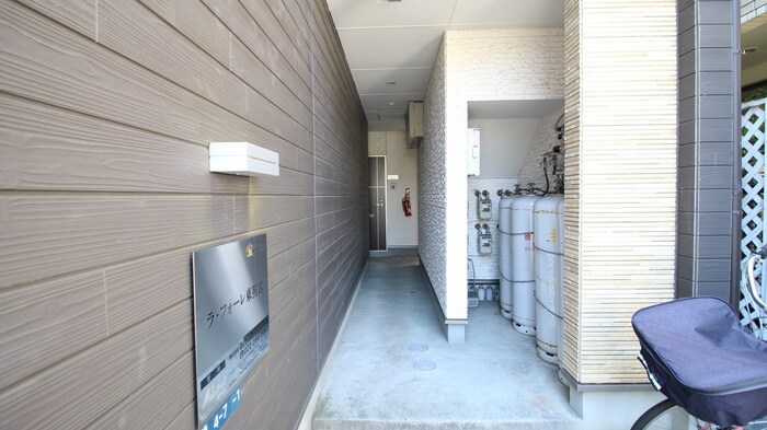 物件外観写真4　(エントランス部分)