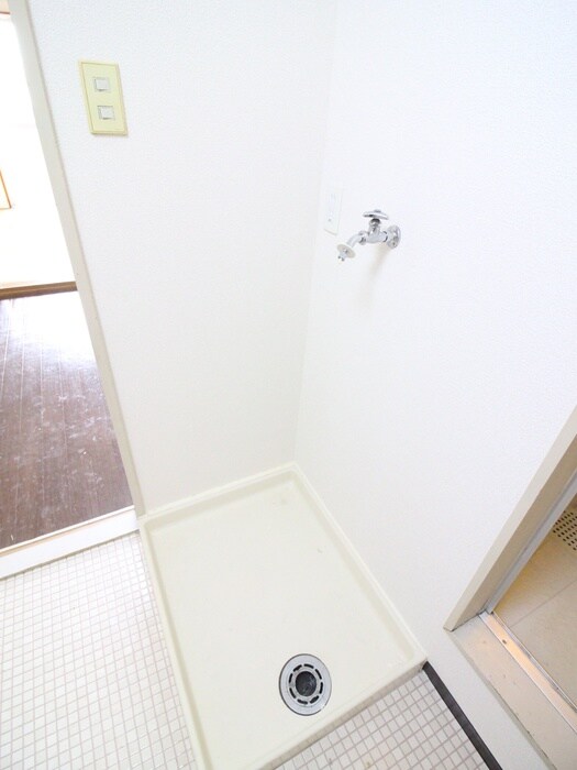物件内観写真16　(洗濯機置場)