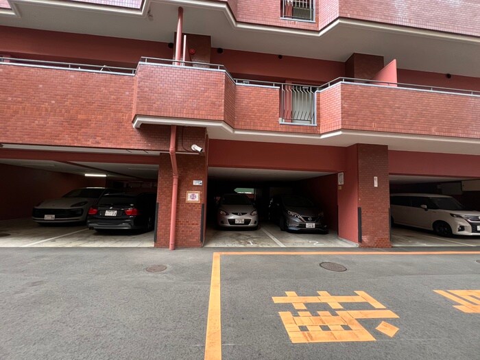 物件外観写真4　(駐車場)