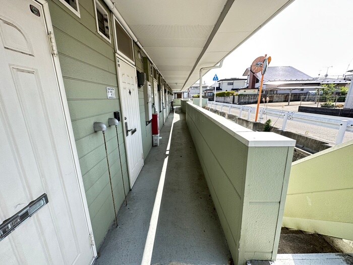 物件外観写真3　(エントランス部分)