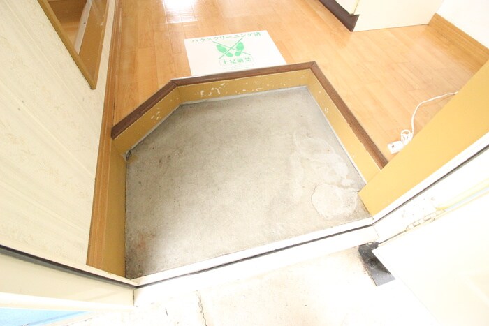 物件内観写真17　(玄関)