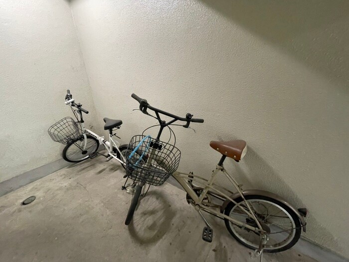 物件外観写真4　(駐輪場)