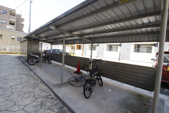 物件外観写真4　(駐輪場)