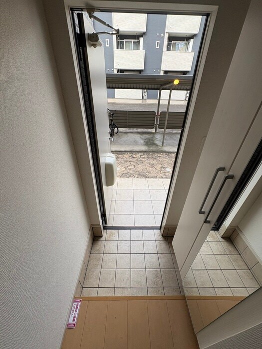物件内観写真19　(玄関)