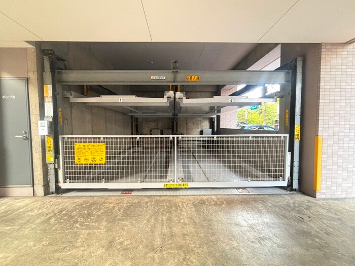 物件外観写真6　(駐車場)