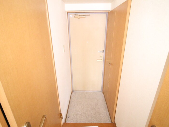 物件内観写真16　(玄関)