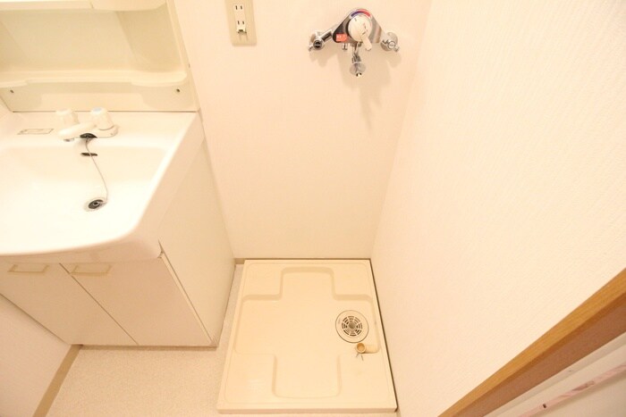 物件内観写真18　(洗濯機置場)