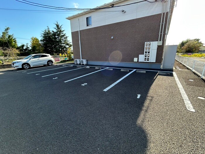 物件外観写真3　(駐車場)