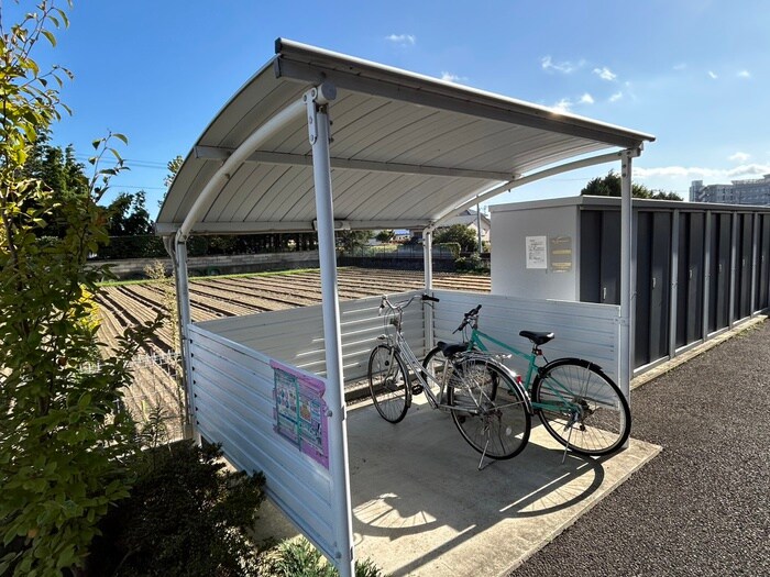 物件外観写真5　(駐輪場)