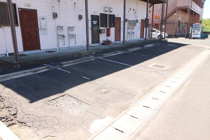 物件外観写真5　(駐車場)