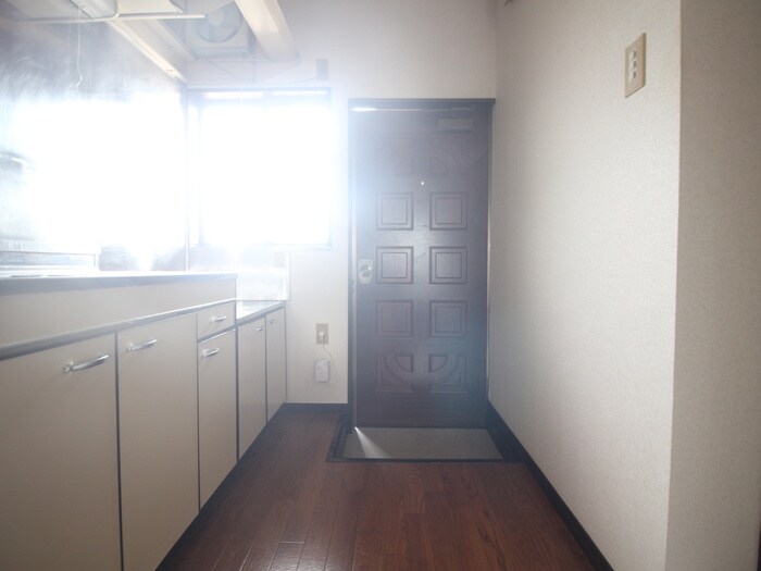 物件内観写真17　(玄関)