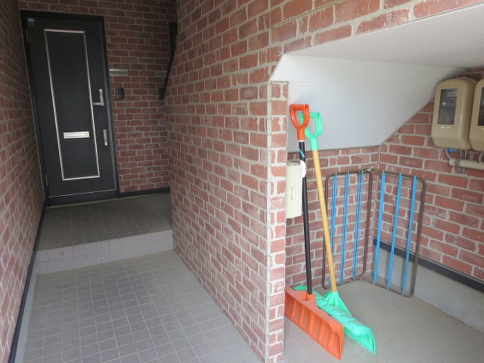 物件外観写真6　(エントランス部分)