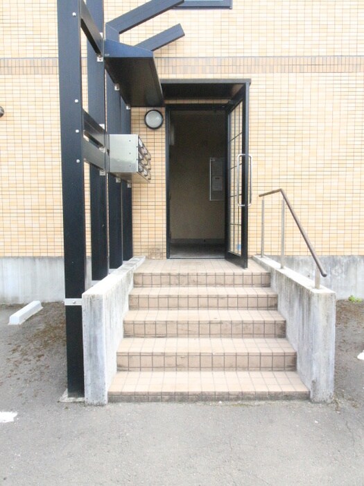 物件外観写真5　(エントランス部分)