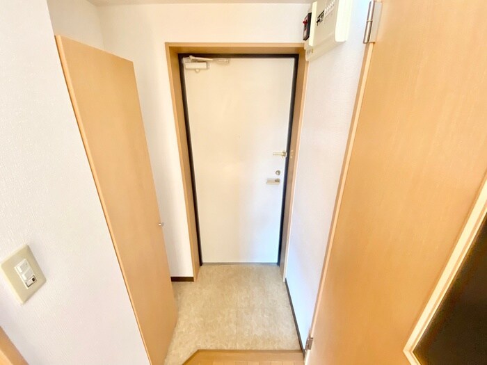 物件内観写真18　(玄関)