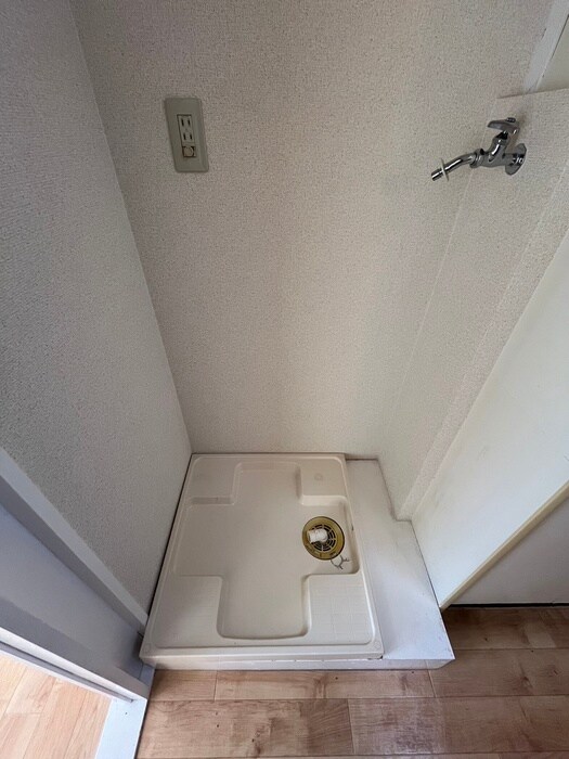 物件内観写真13　(洗濯機置場)