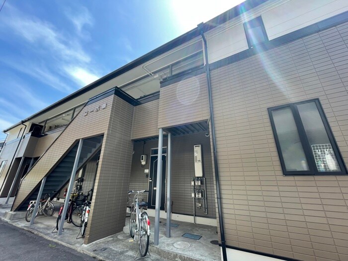 物件外観写真2　(エントランス部分)