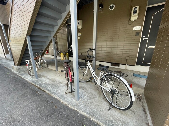 物件外観写真4　(駐輪場)