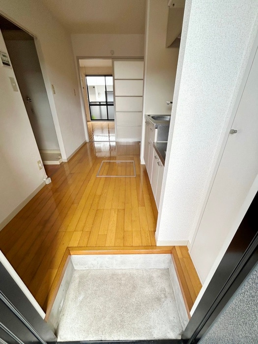 物件内観写真8　(玄関)