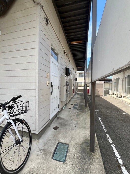 物件外観写真4　(エントランス部分)