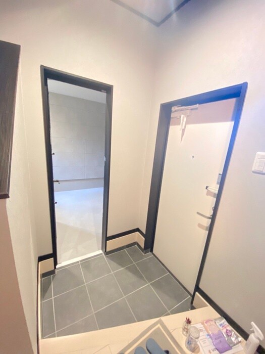 物件内観写真9　(玄関)