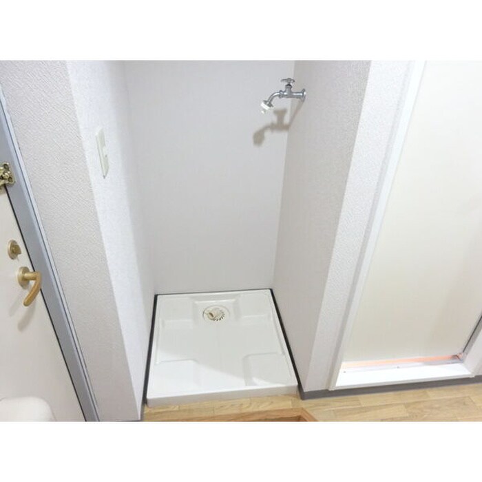 物件内観写真12　(洗濯機置場)