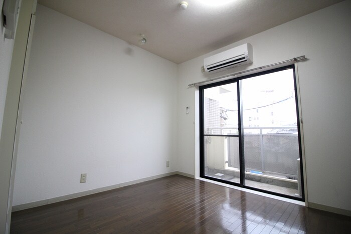 物件内観写真4　(居室)