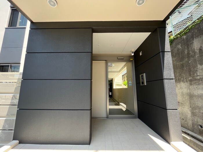 物件外観写真3　(エントランス部分)
