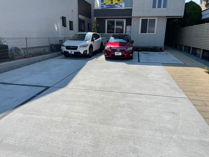 物件外観写真4　(駐車場)