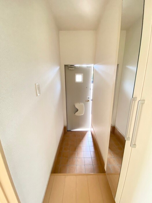 物件内観写真9　(玄関)