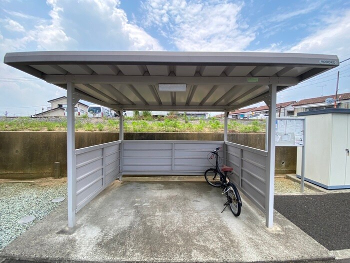 物件外観写真6　(駐輪場)