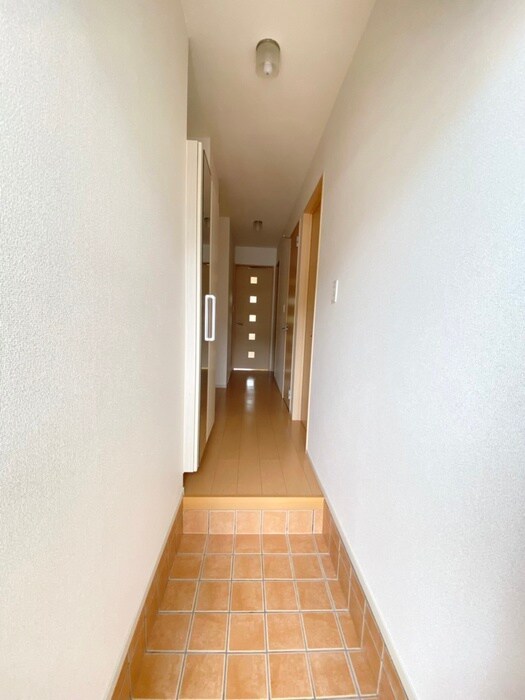 物件内観写真11　(廊下)