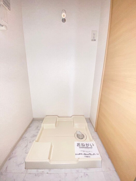 物件内観写真16　(洗濯機置場)