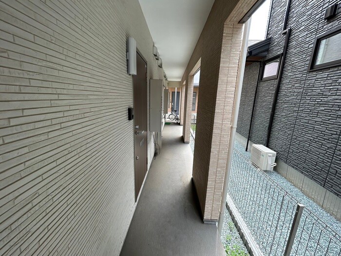 物件外観写真6　(エントランス部分)