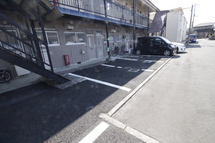 物件外観写真5　(駐車場)