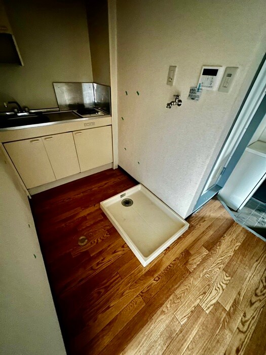 物件内観写真12　(洗濯機置場)