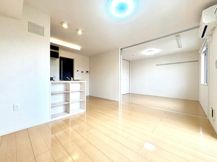 物件内観写真4　(居室)