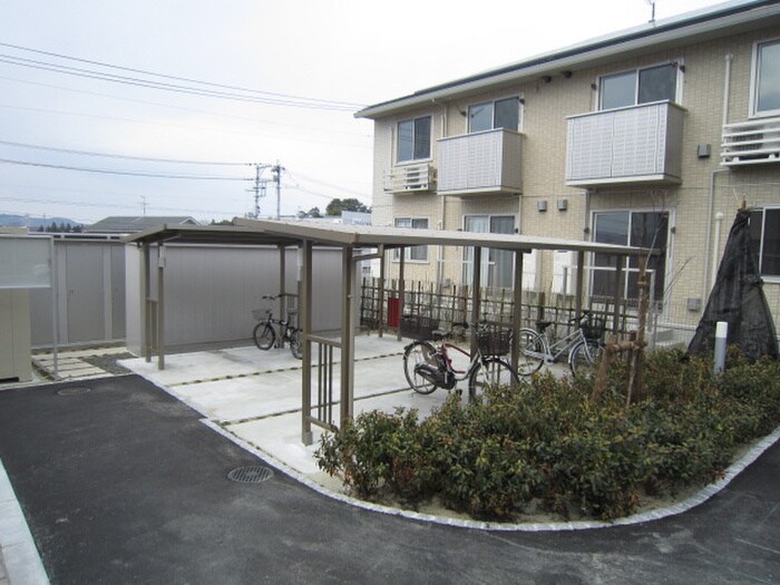 物件外観写真3　(駐輪場)