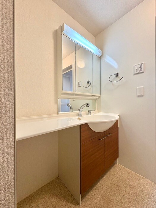 物件内観写真11　(洗面)