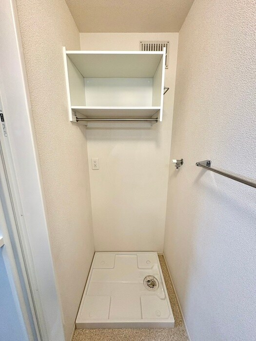 物件内観写真13　(洗濯機置場)