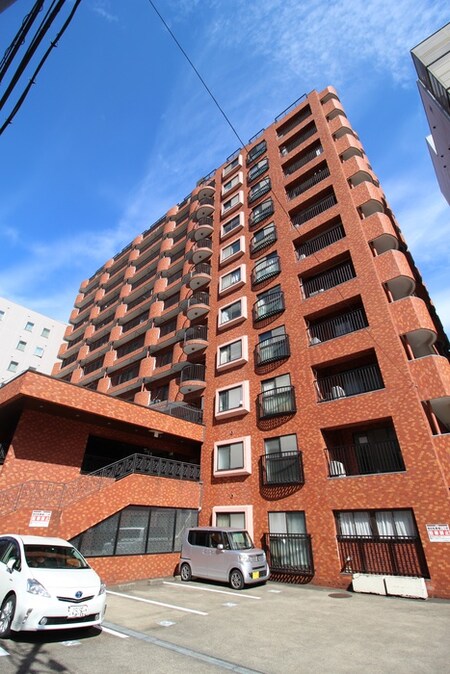 ﾗｲｵﾝｽﾞﾏﾝｼｮﾝ中央（1111）外観写真