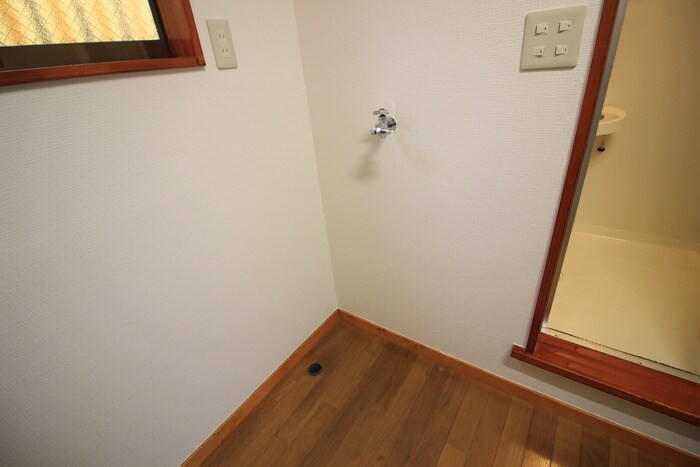 物件内観写真15　(洗濯機置場)