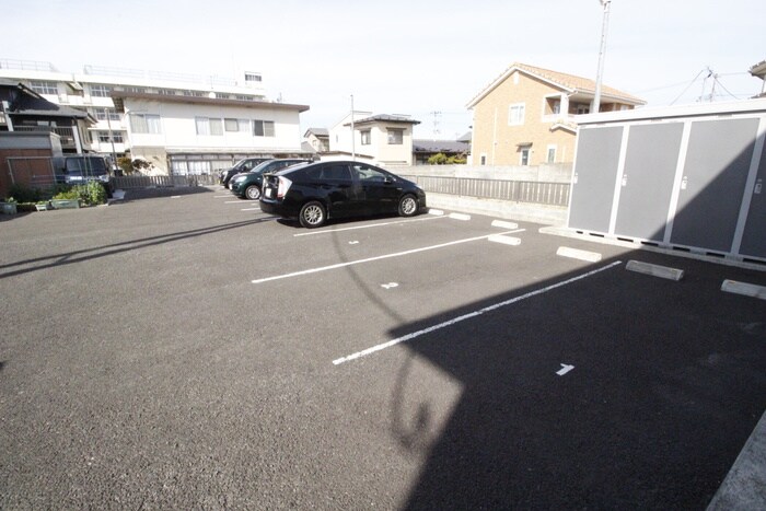 物件外観写真2　(駐車場)
