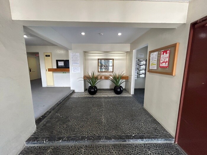 物件外観写真5　(エントランス部分)