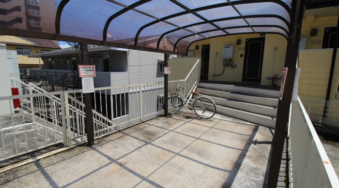 物件外観写真5　(駐輪場)