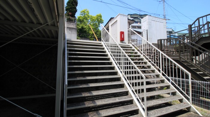 物件外観写真6　(エントランス部分)