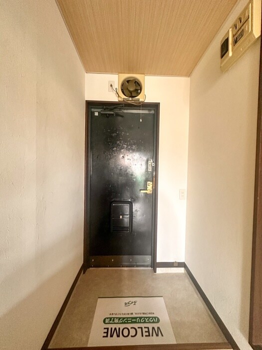 物件内観写真17　(玄関)