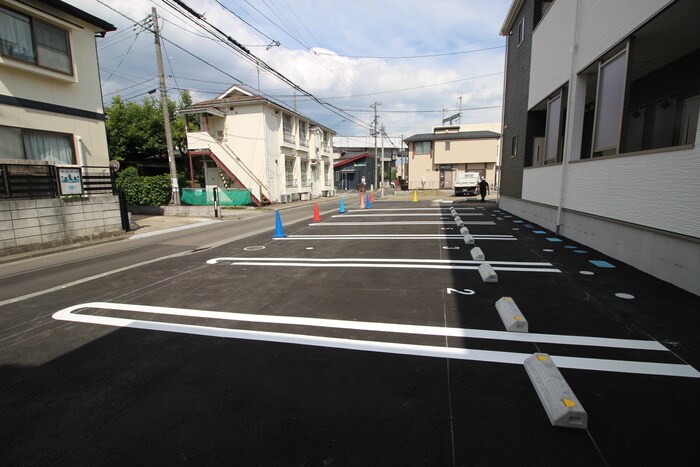 物件外観写真5　(駐車場)