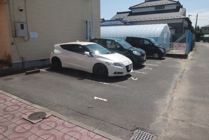 物件外観写真3　(駐車場)